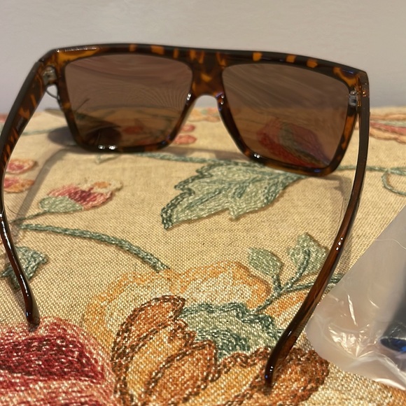 Quay Australia sunglasses Brand new - Picture 3 of 5